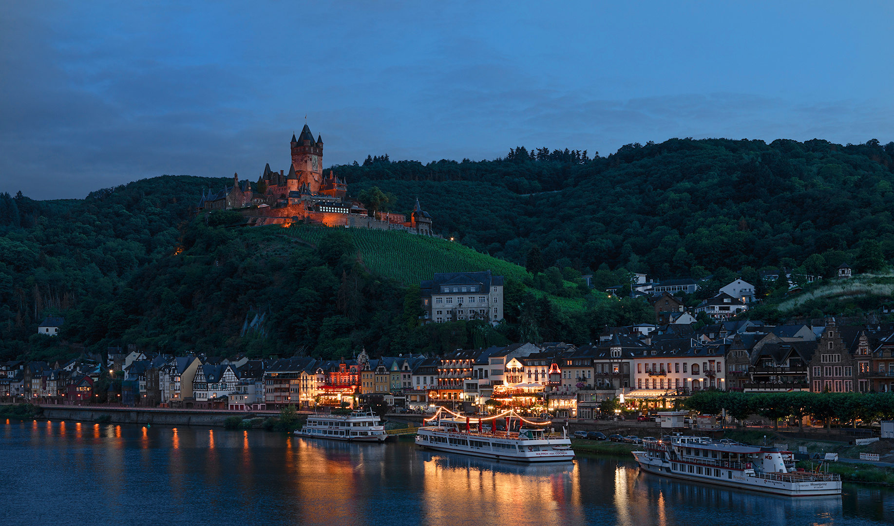 Die Reichsburg zur Blauen Stunde