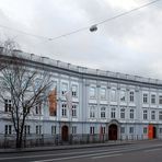 Die repräsentative Ostfassade der Schüleschen Kattunfabrik in Augsburg