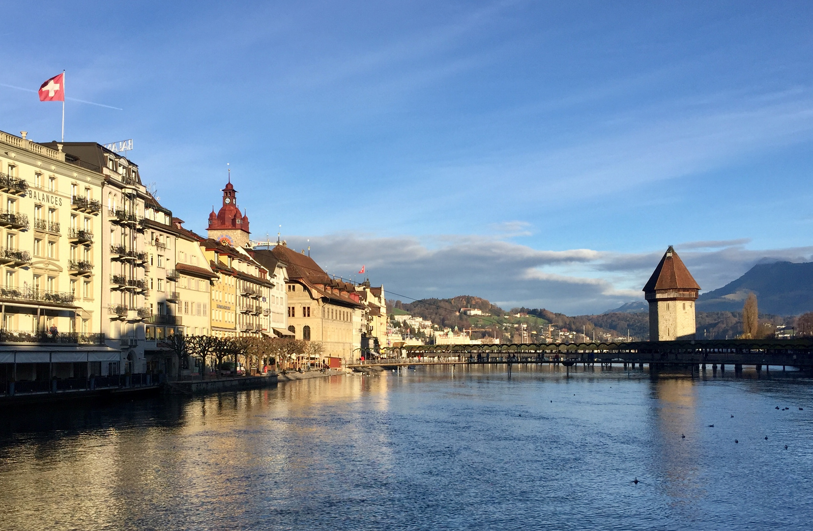 Die Reuss & die Altstadt ...