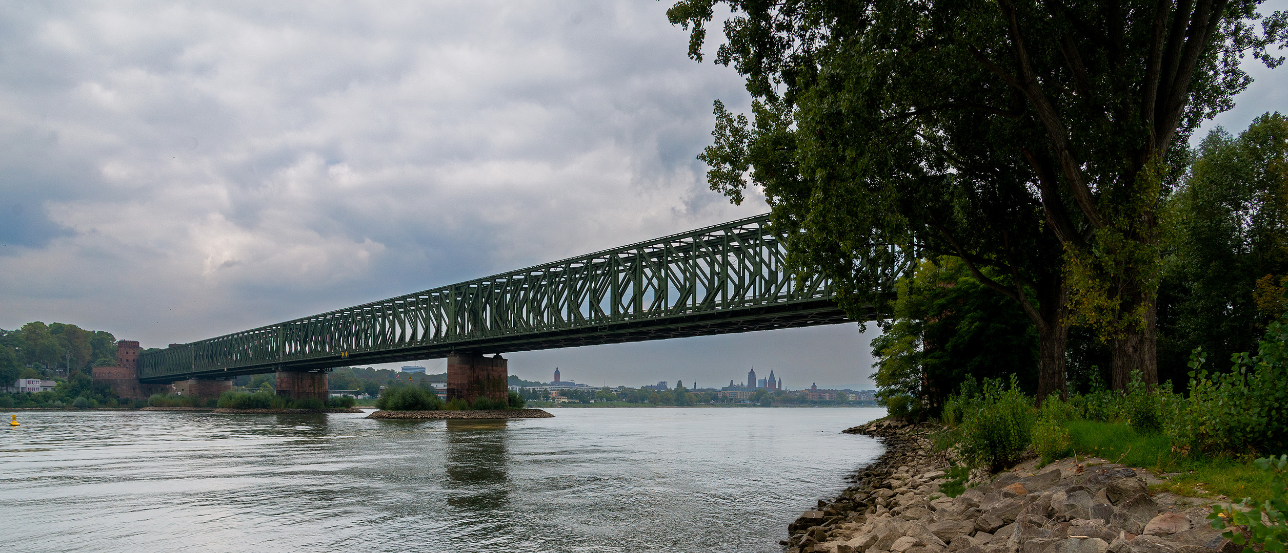 Die Rheinbrücke Mainz Süd