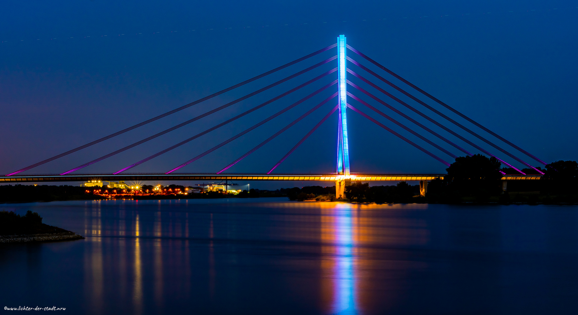 Die Rheinbrücke von Wesel