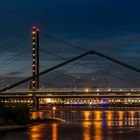 Die Rheinkniebrücke in Düsseldorf @night