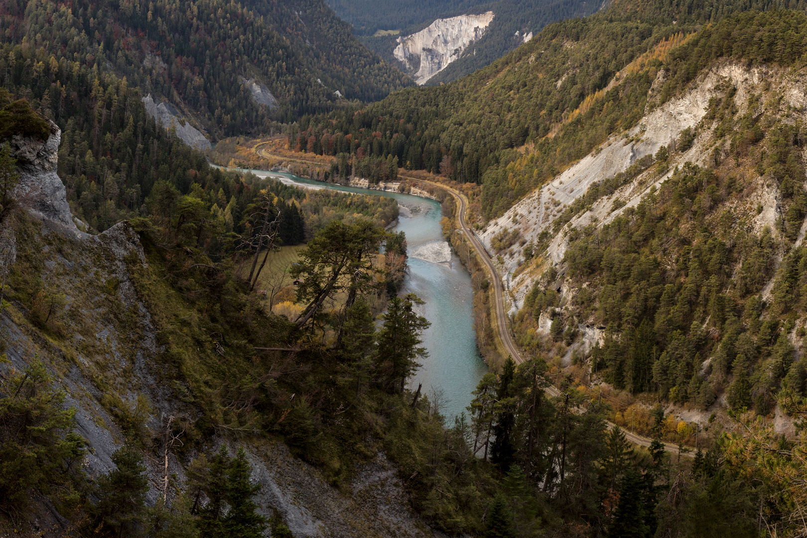 Die Rheinschlucht hinauf