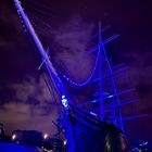 Die Rickmer Rickmers im Hamburger Hafen bei Nacht