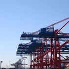 Die Riesen im Container Hafen Hamburg