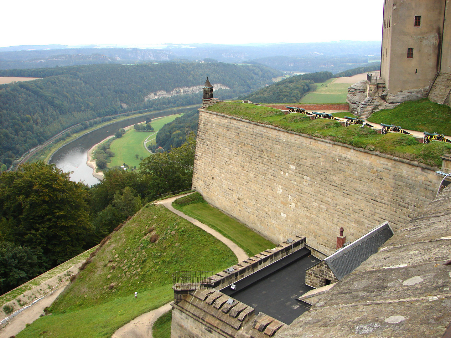 Die riesige Festung Königstein im Elbsandsteingebirge