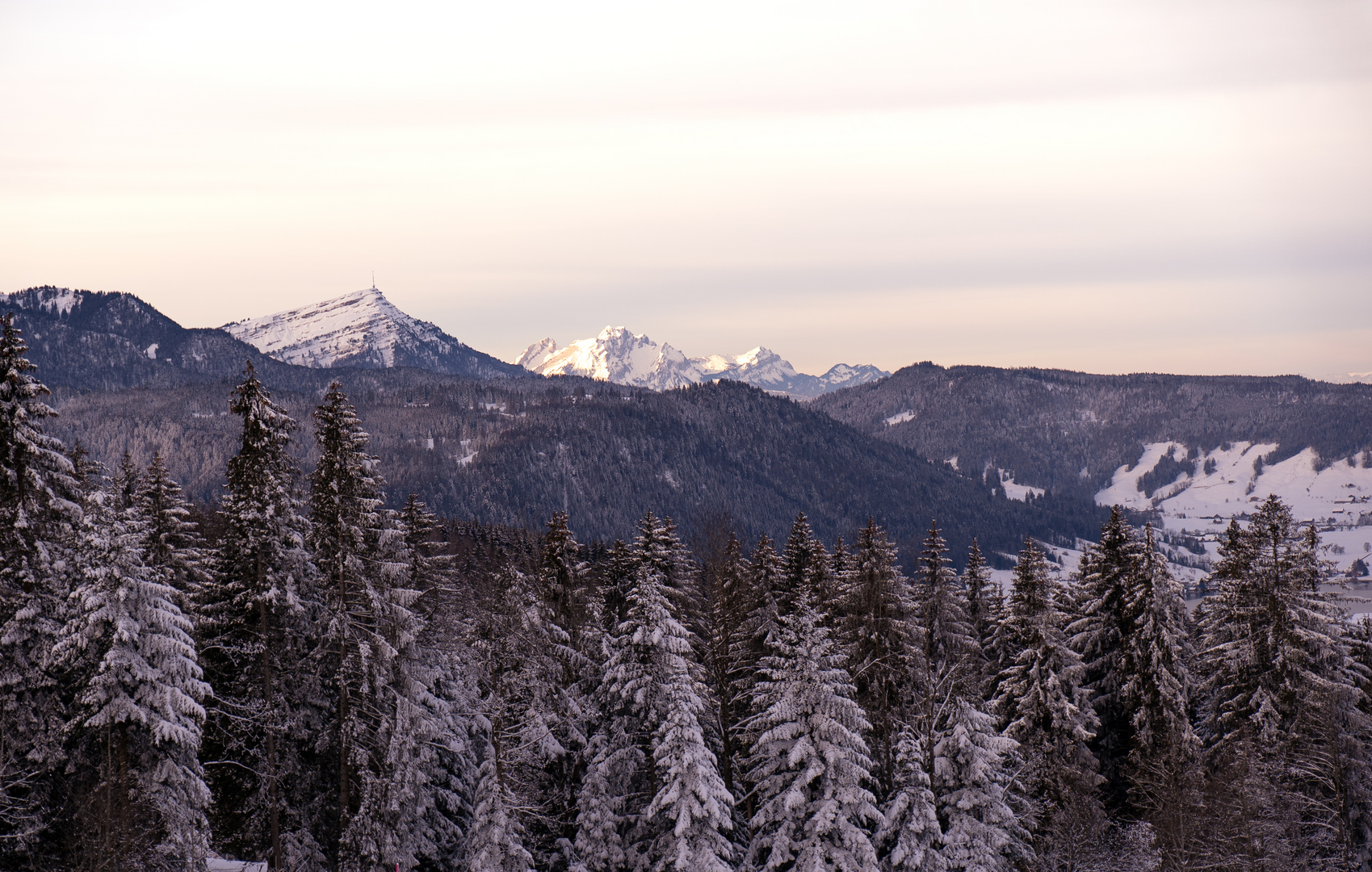 Die Rigi im Sonnenaufgang