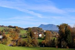 Die Rigi vom Dreilindenpark aus gesehen ...