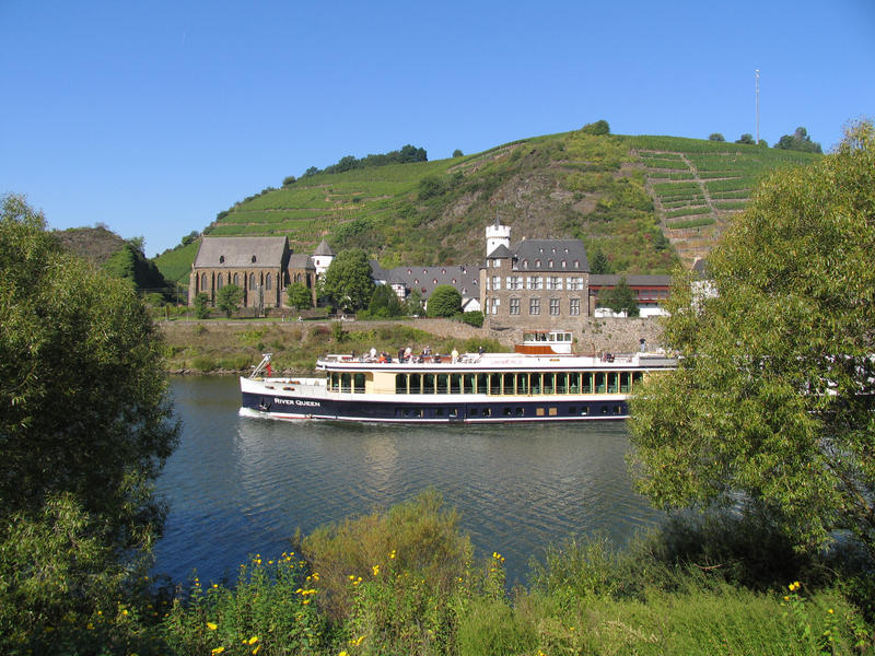 Die "River Queen" vor Schloß Liebieg in Kobern-Gondorf