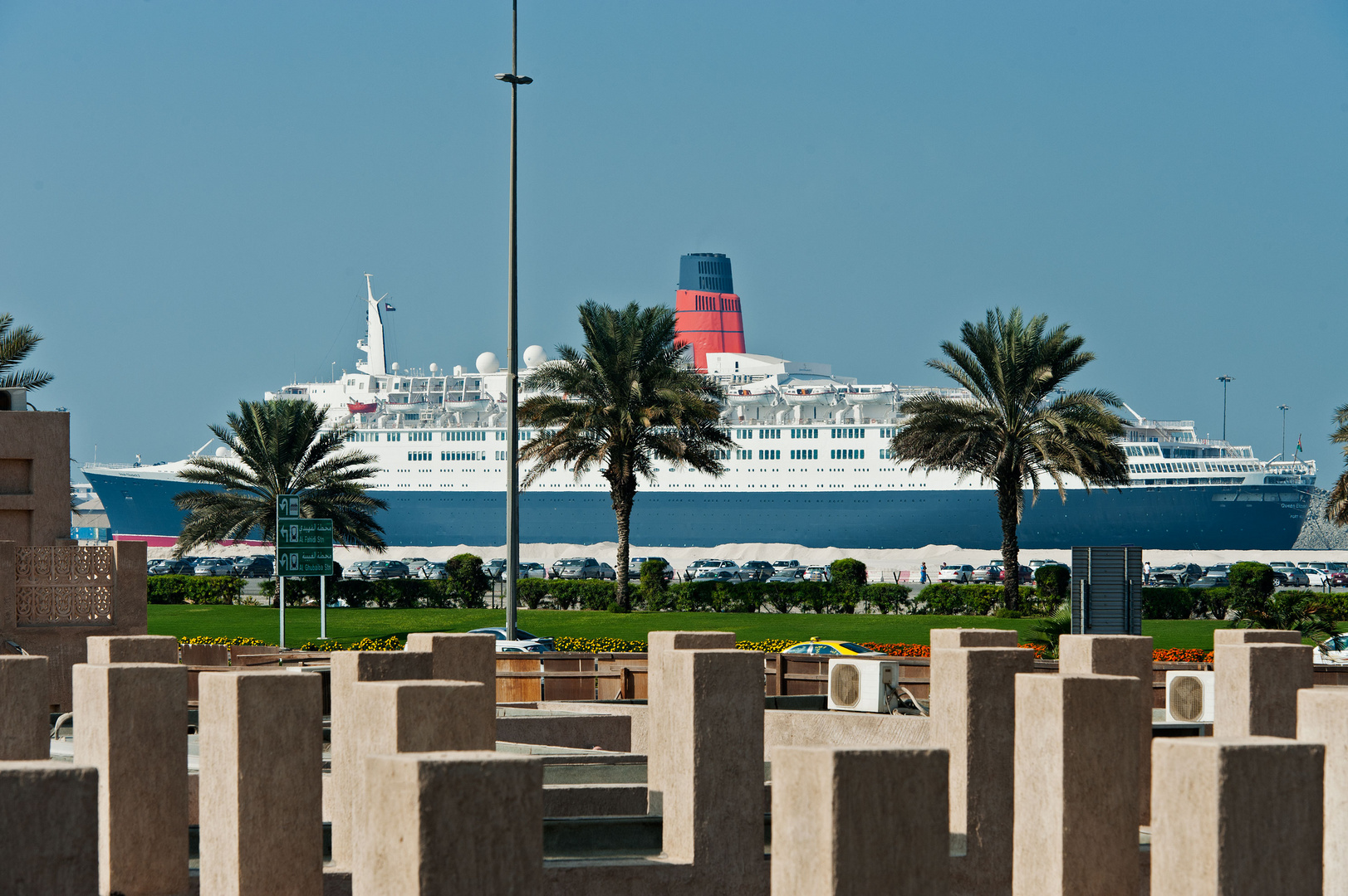 Die RMS QUEEN ELIZABETH II soll in Dubai  zum Hotelschiff umgebaut werden