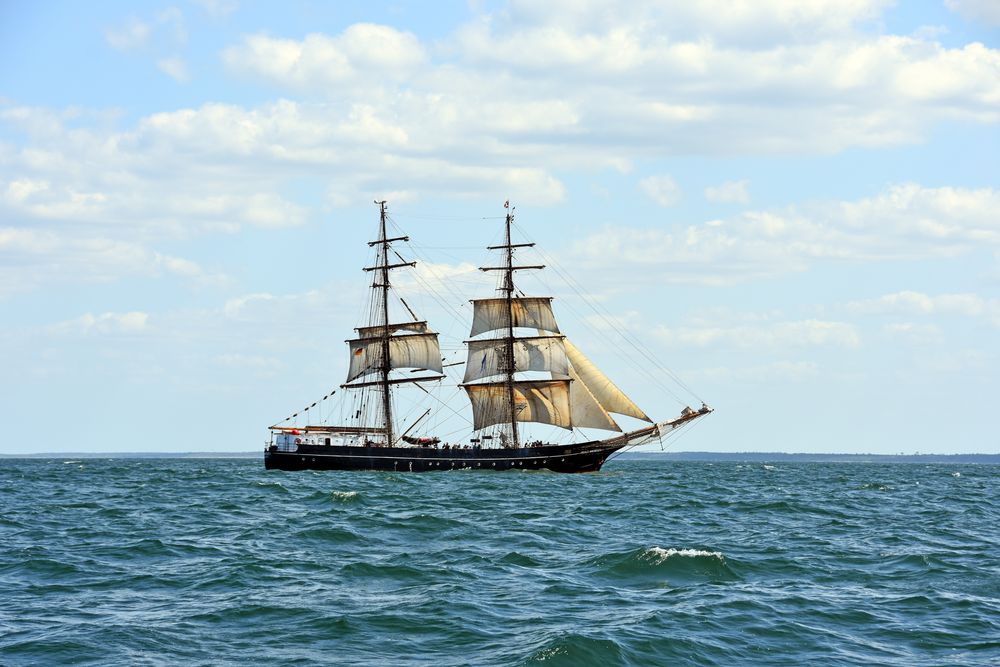 Die "Roald Amundsen" auf der Ostsee vor Warnemünde