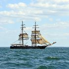 Die "Roald Amundsen" auf der Ostsee vor Warnemünde