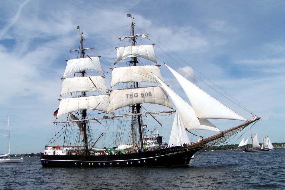 Die Roald Amundsen unter Segel Foto & Bild schiffe und seewege