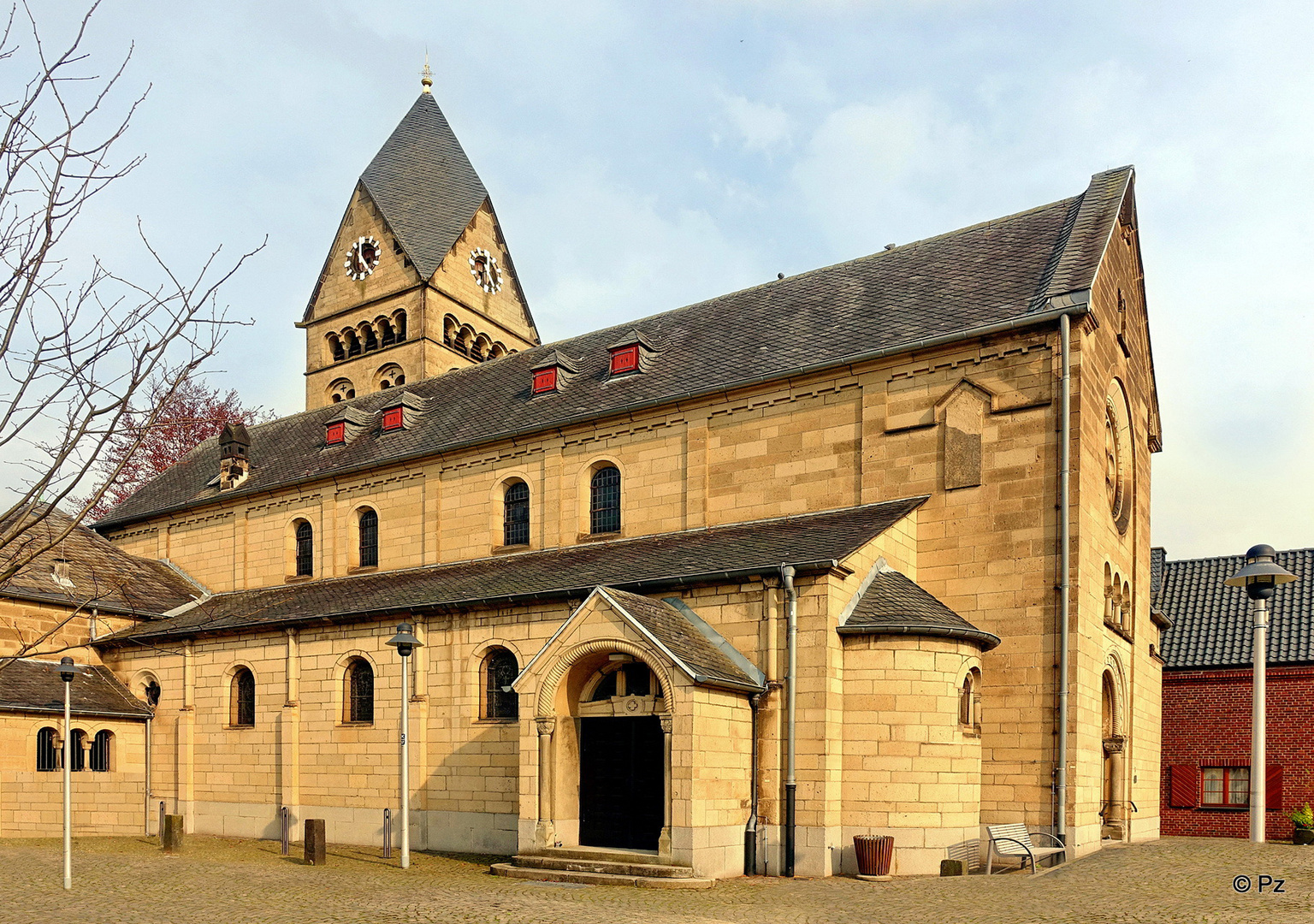 Die römischkatholische Pfarrkirche St. Sebastian … Foto & Bild