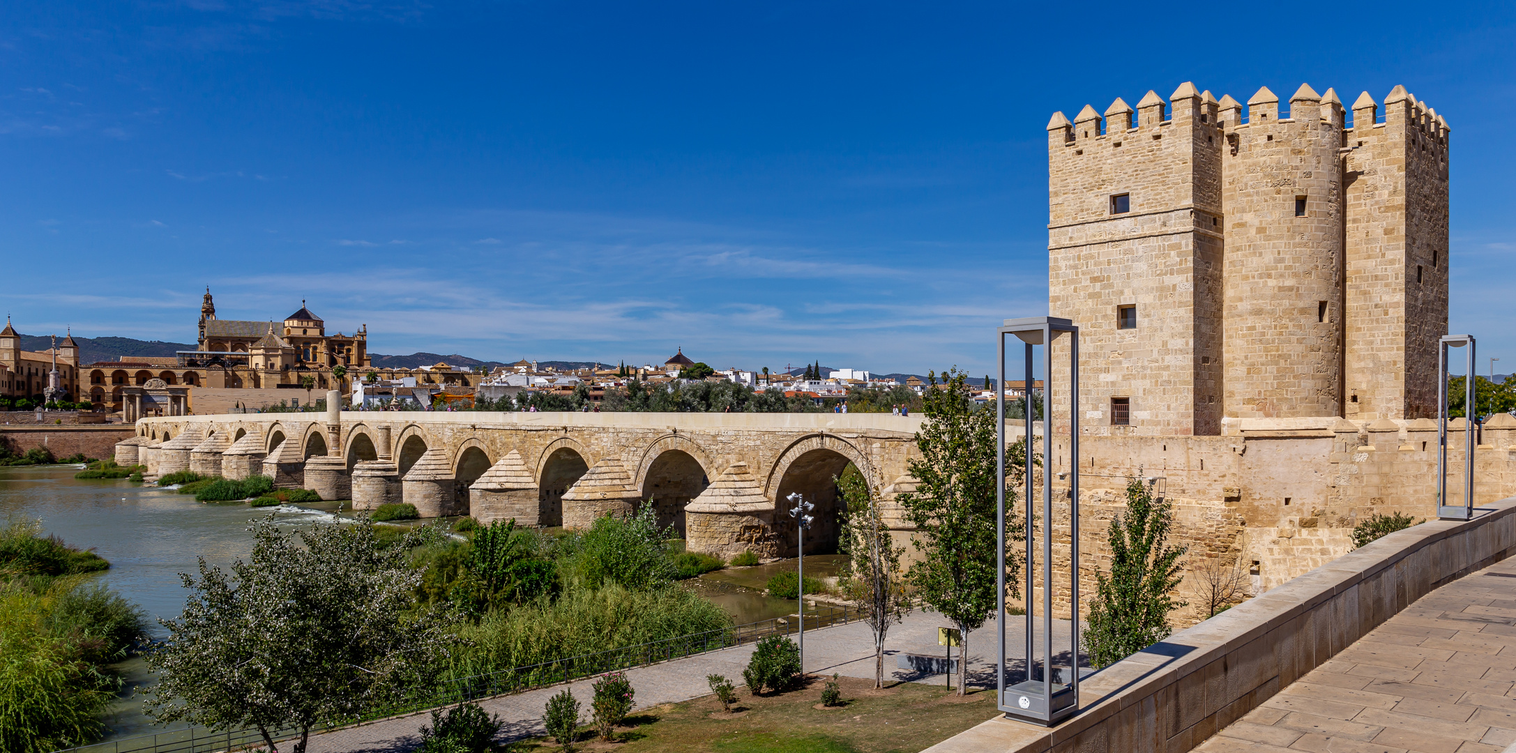 Die Römische Brücke von Córdoba mit Calahorra-Turm