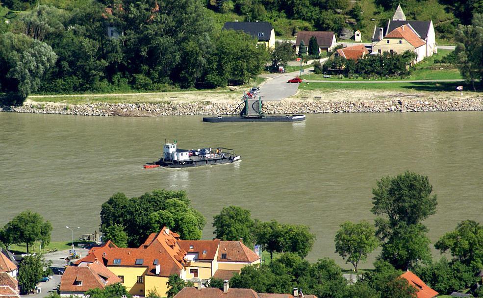 . . „die Rollfähre bei Weissenkirchen“. .