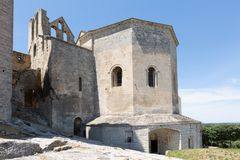 Die romanische Kirche der Abtei von Montmajour mit Krypta