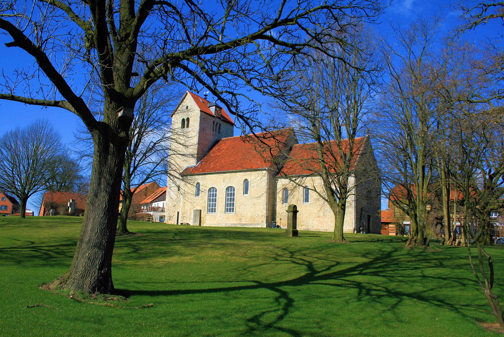 Die romanische Wehrkirche von Evessen