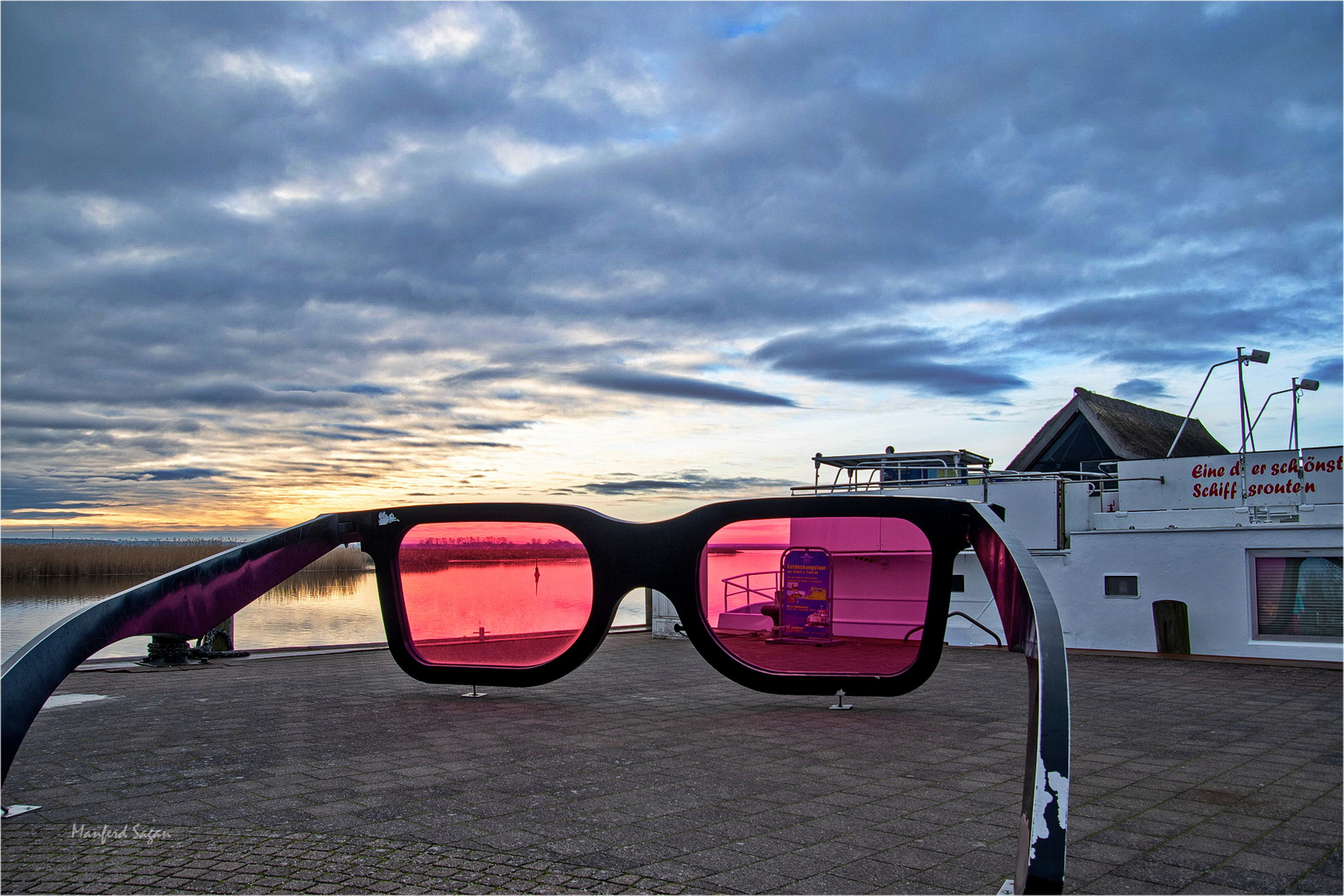 die "Rosarote Brille" im Zingster Hafen... 