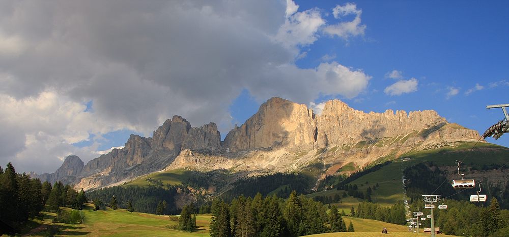 Die Rosengartengruppe im Abendlicht, meist schlicht Rosengarten genannt, ist ein Bergmassiv...