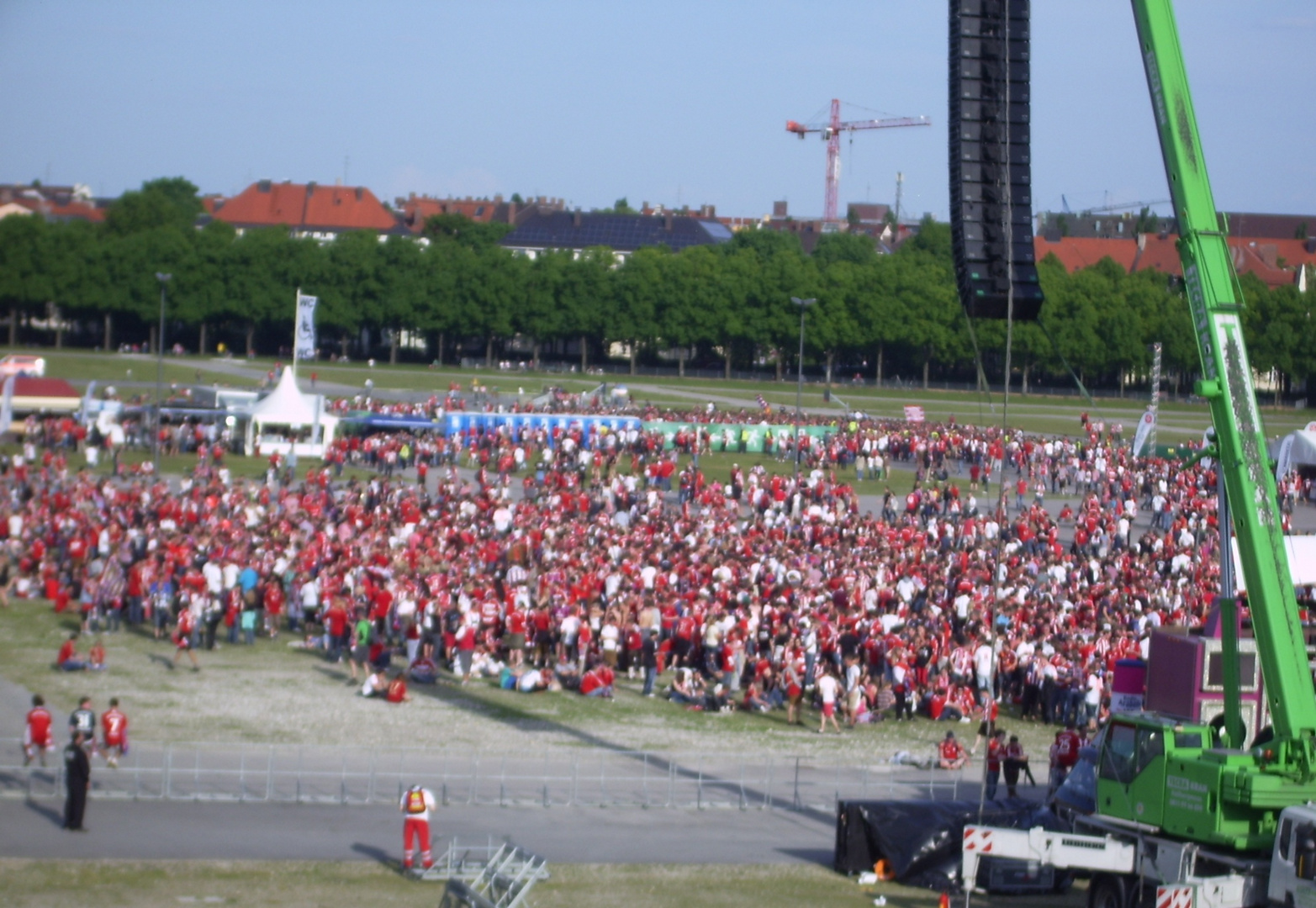 Die rot-weiße Flut