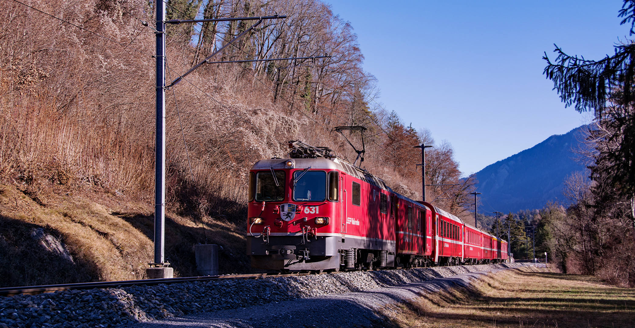Die "Rote" auf dem Weg ins Bündner-Oberland