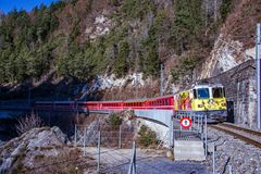 Die "Rote" beim Hochwasserstand Trin 