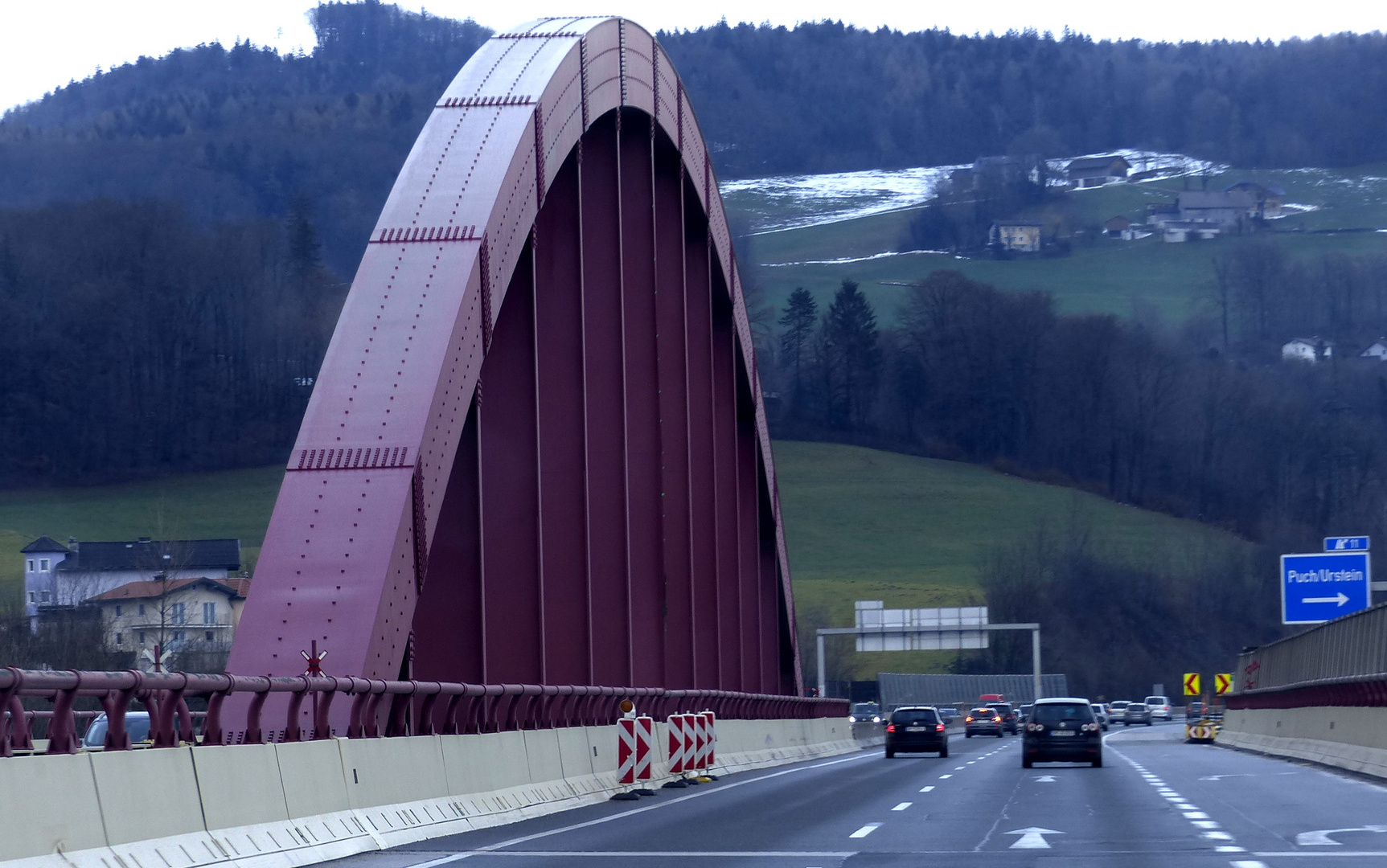 Die rote Brücke