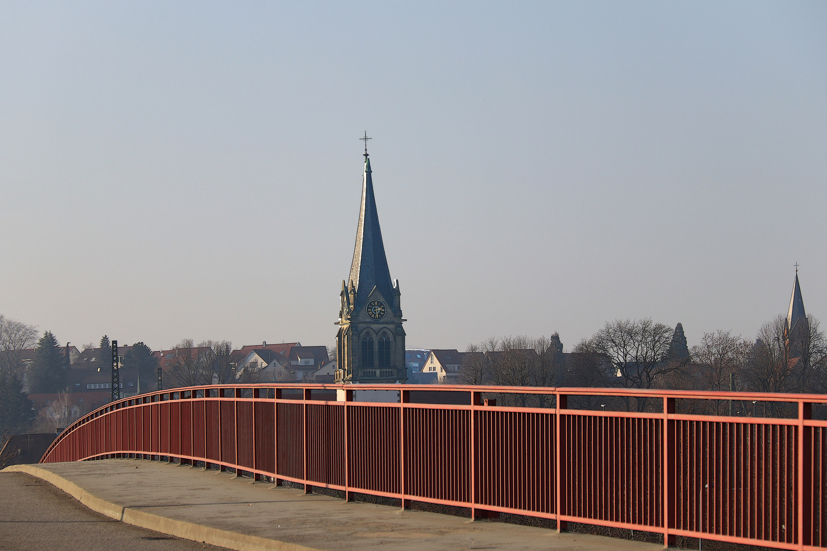 Die rote Brücke