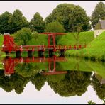 Die rote Brücke