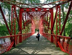 Die rote Brücke