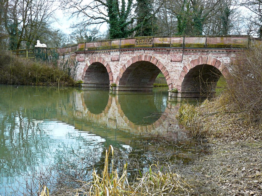 Die Rote Brücke