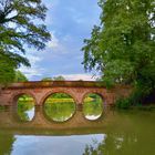 Die rote Brücke