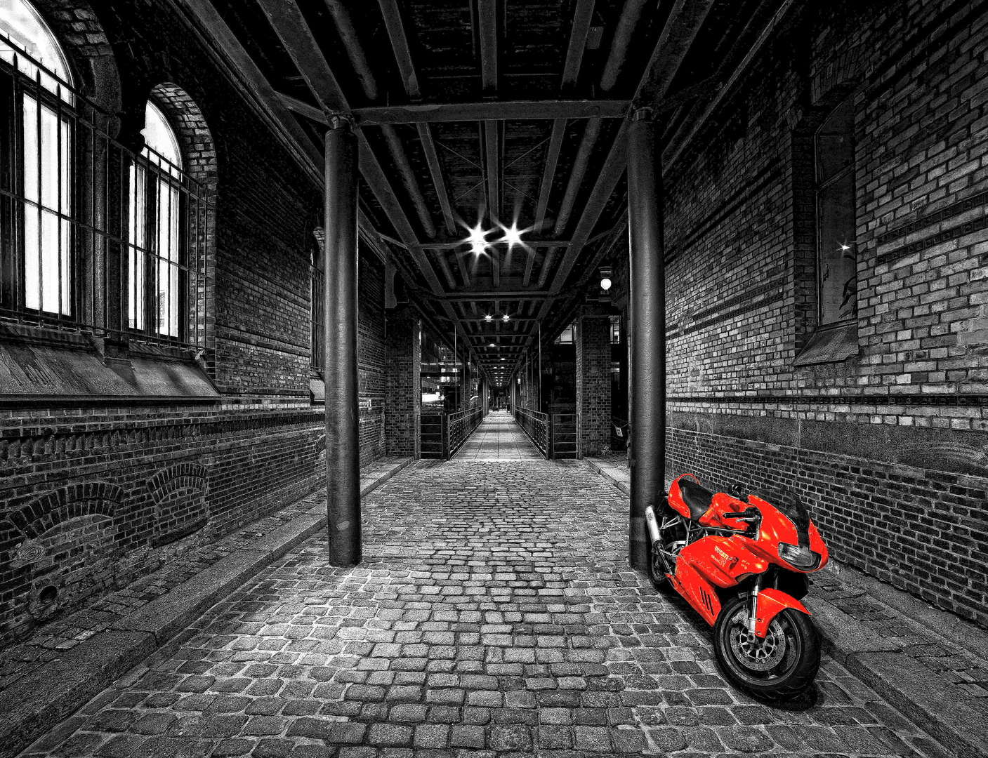 die rote Ducati mit Durchblick .....