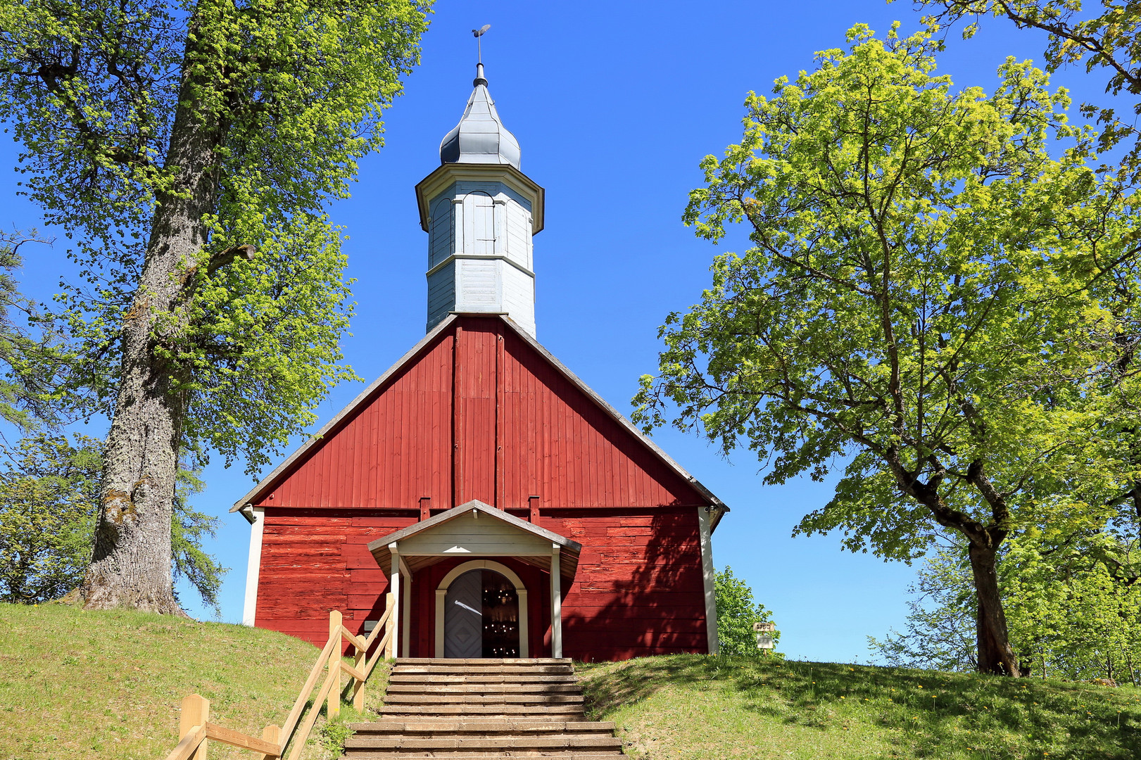 Die rote Kirche