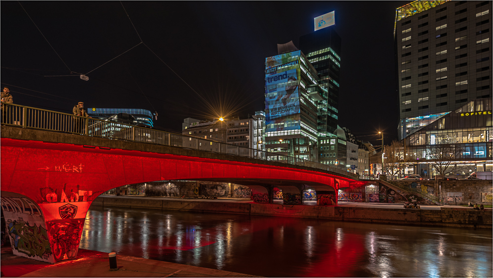 Die Rote - Streifzug durch Wien - Serie