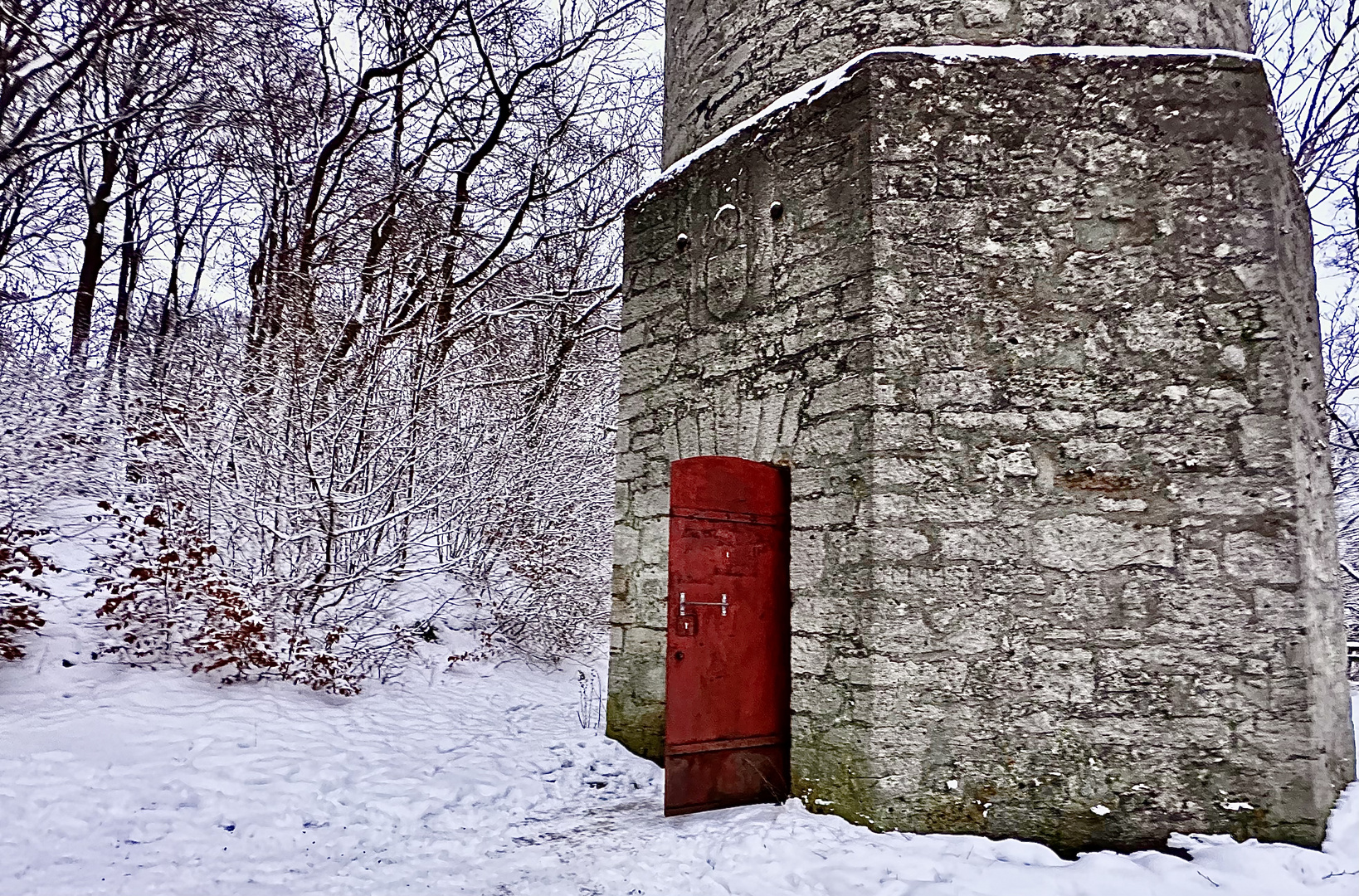 Die rote Tür im Turm