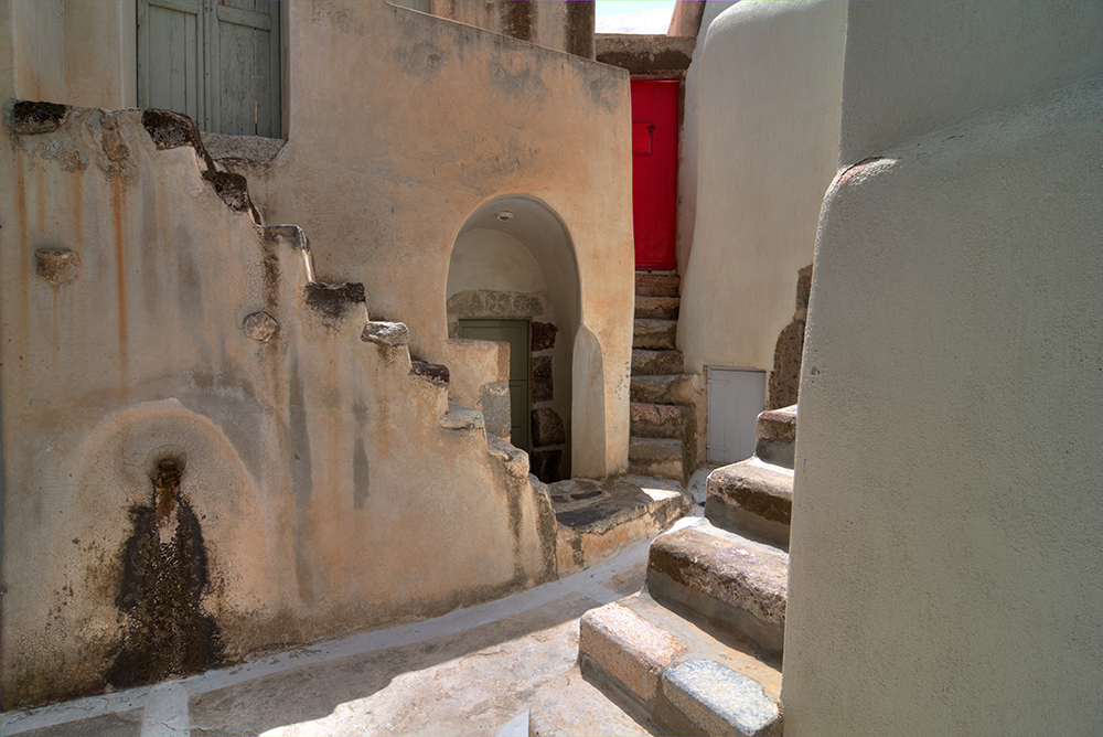 Die rote Tür in Emborio, Santorin