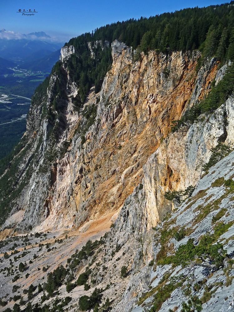 " Die Rote Wand* Aussichtspunkt Bergsturz 1348 am Dobratsch "