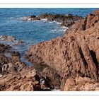 Die roten Felsen an der "blauen Küste"