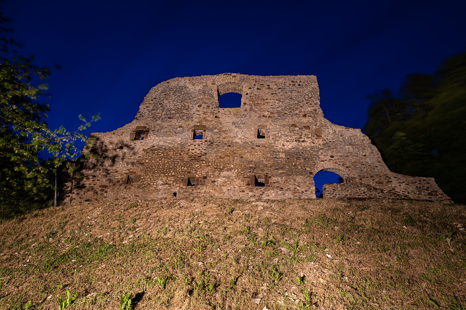 Die Rückseite der Burgruine...