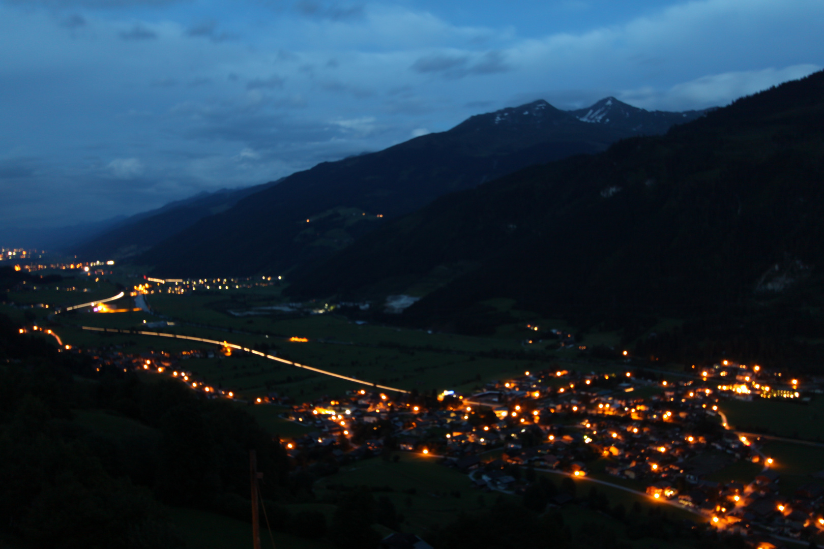 Die Ruhe am Berg, Leben im Tal