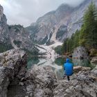 Die Ruhe am Bergsee genießen