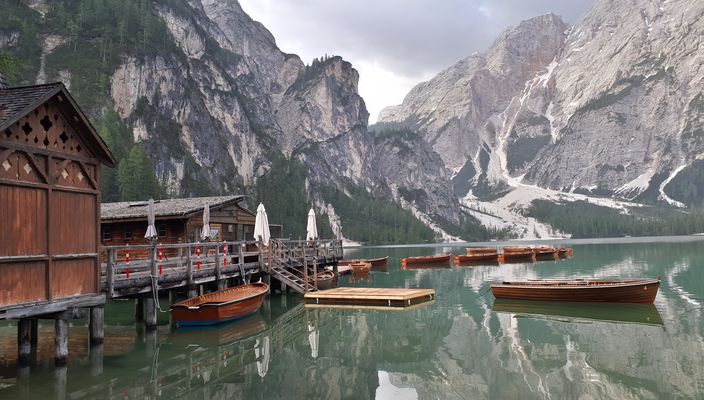 Die Ruhe morgens am Pragser Wildsee...