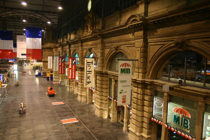 Die Ruhe vor den Menschen ansturm......Hbf / Ffm