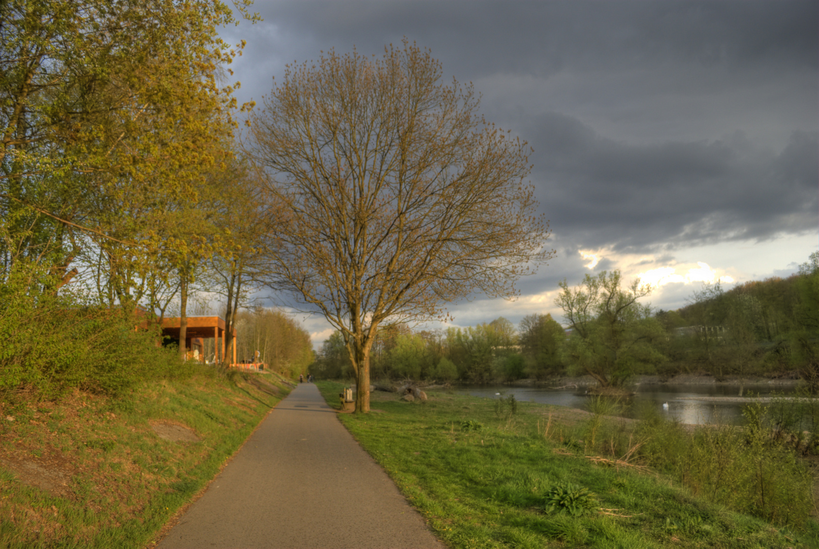 Die Ruhr - Höhe R Cafe, bei Neheim