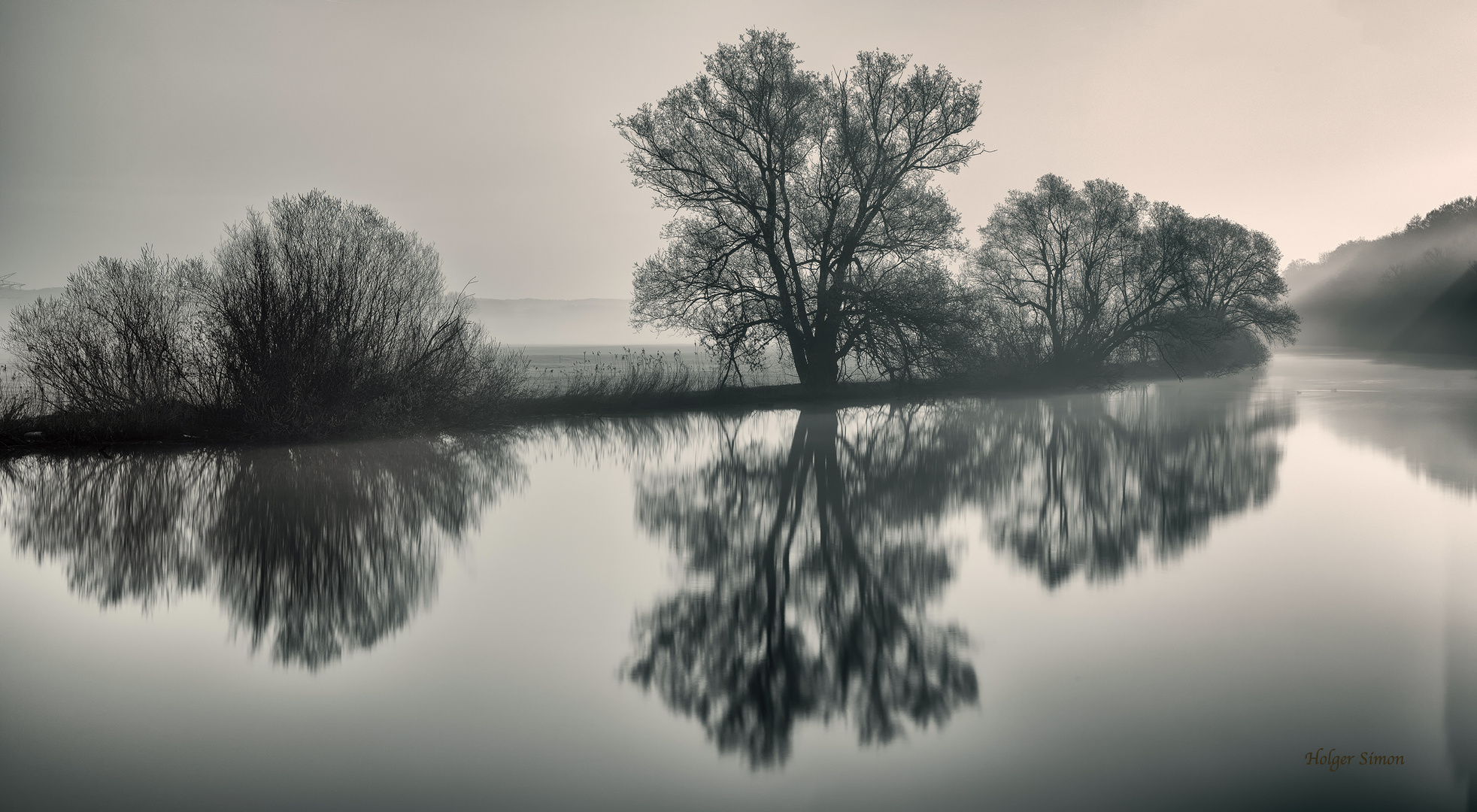 Die-Ruhr-im-Morgennebel