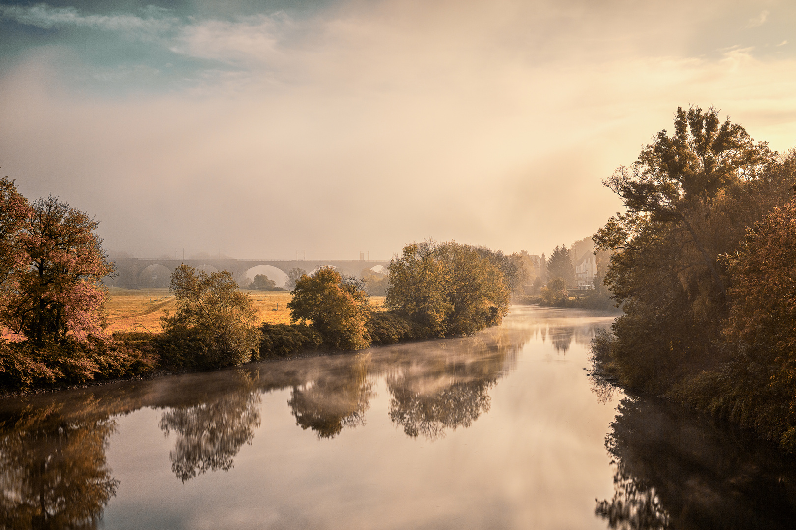 Die Ruhr im Morgennebel