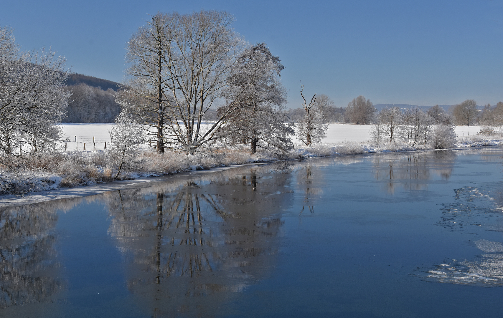 Die Ruhr mit einer leichten Eisschicht....