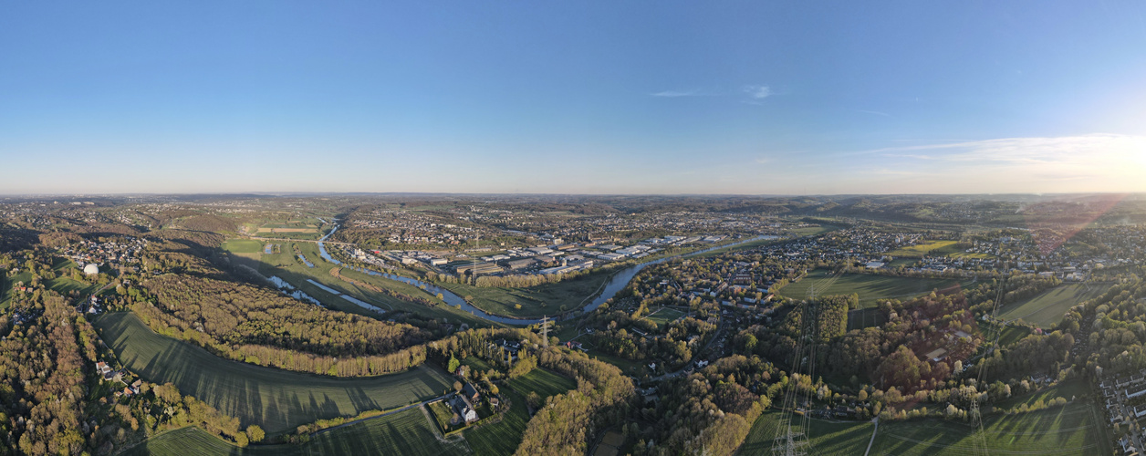 Die Ruhr vom Bochumer Süden aus gesehen.